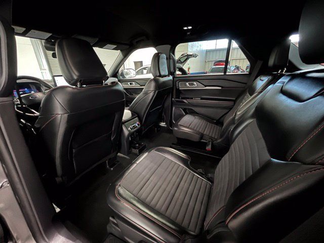 Used 2025 Ford Explorer ST-Line AWD/4WD image 15