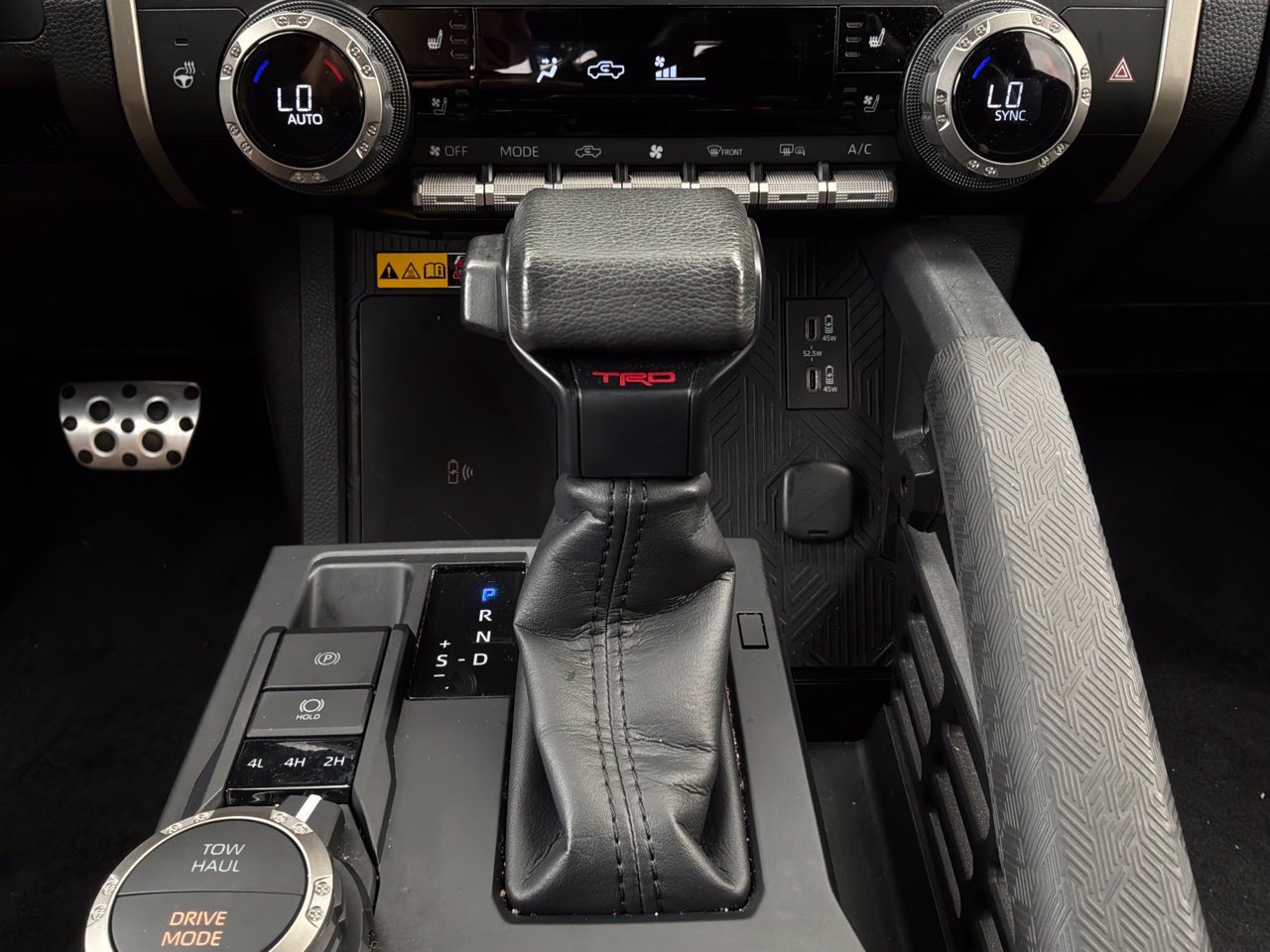 Used 2024 Toyota Tacoma TRD Sport w/ TRD Sport Premium Package AWD/4WD image 39