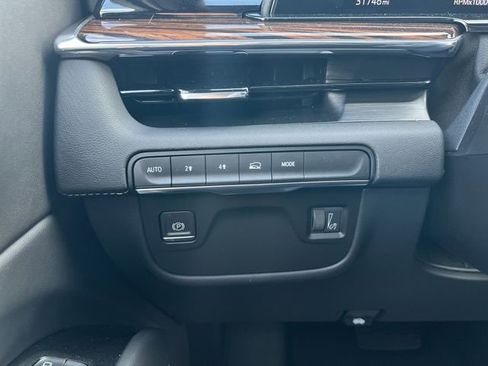 Used 2024 Cadillac Escalade Premium Luxury image 19