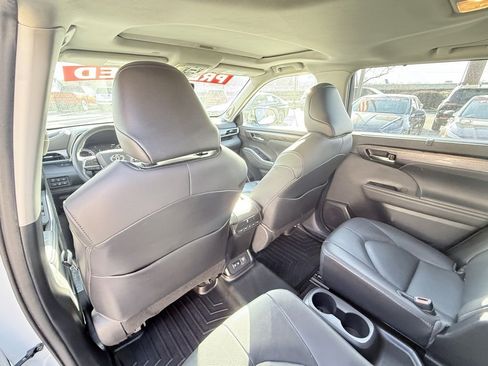 Used 2021 Toyota Highlander Limited image 27