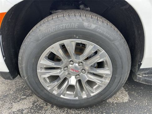 Used 2022 GMC Yukon Denali image 2