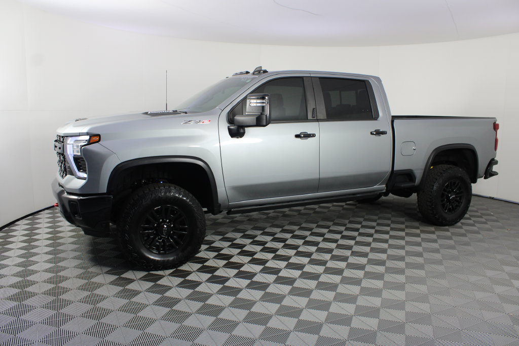 Used 2024 Chevrolet Silverado 2500 ZR2 w/ Technology Package AWD/4WD image 3