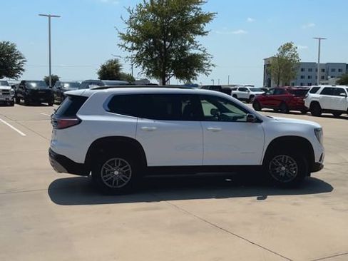 New 2026 GMC Acadia Elevation FWD image 9