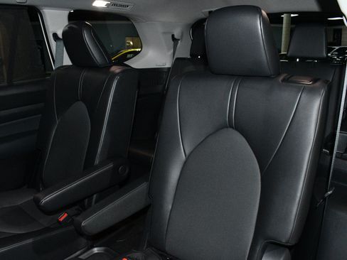 Used 2024 Toyota Grand Highlander FWD image 17