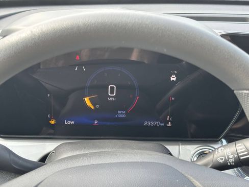 Used 2025 Chevrolet Trax LT FWD image 38