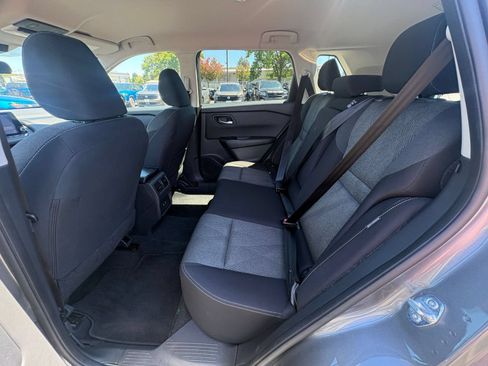Used 2025 Nissan Rogue SV FWD image 28