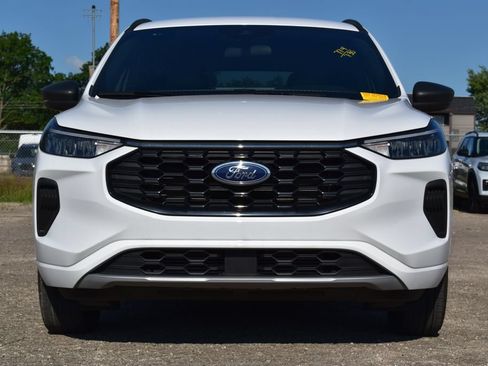 Used 2023 Ford Escape ST-Line w/ Tech Pack #1 AWD/4WD image 2