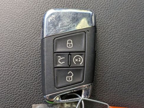 Used 2022 Volkswagen Atlas Cross Sport SEL R-Line image 35