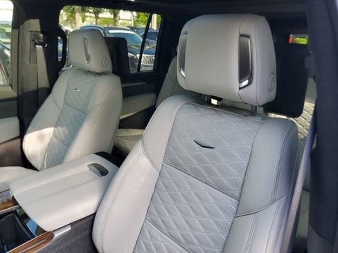 Certified 2025 Cadillac Escalade ESV Sport Platinum w/ LPO, ONYX Package RWD image 19