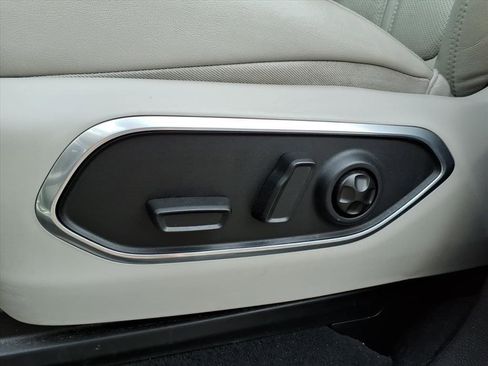 Used 2024 Jeep Wagoneer Series II w/ Flexible Seating Group image 3