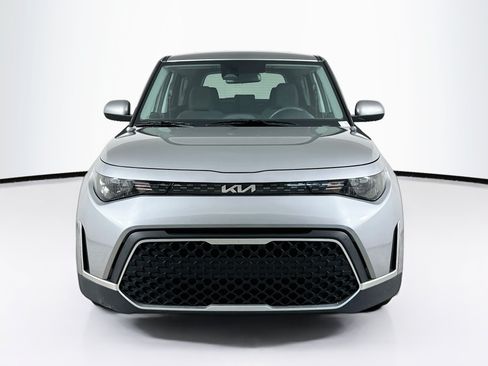 Used 2025 Kia Soul LX w/ LX Technology Package FWD image 2