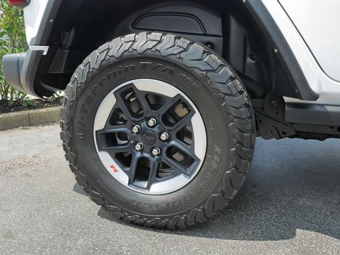 Used 2022 Jeep Wrangler Unlimited Rubicon w/ Cold Weather Group AWD/4WD image 8