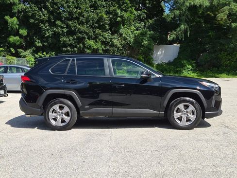 Used 2024 Toyota RAV4 LE AWD/4WD image 2