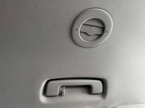 Used 2020 Chevrolet Traverse LT image 44