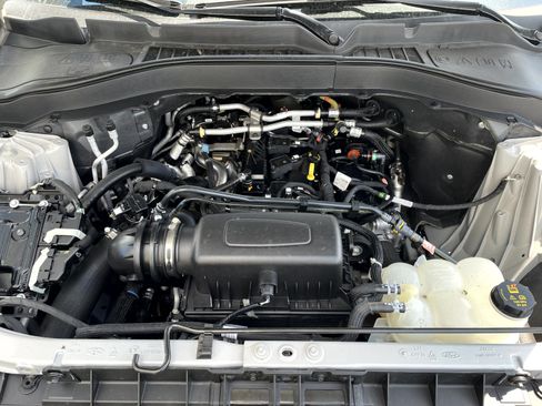 Used 2021 Ford Explorer XLT w/ Equipment Group 202A AWD/4WD image 8