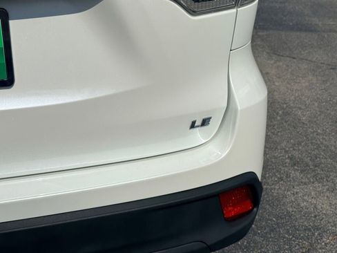 Used 2017 Toyota Highlander LE image 11