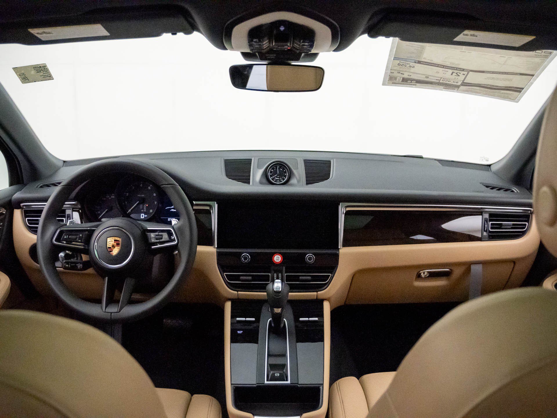Certified 2026 Porsche Macan AWD/4WD image 11