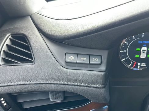 Used 2017 Cadillac Escalade ESV Premium Luxury image 32