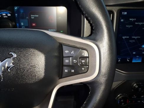 Used 2024 Ford Bronco Badlands image 11
