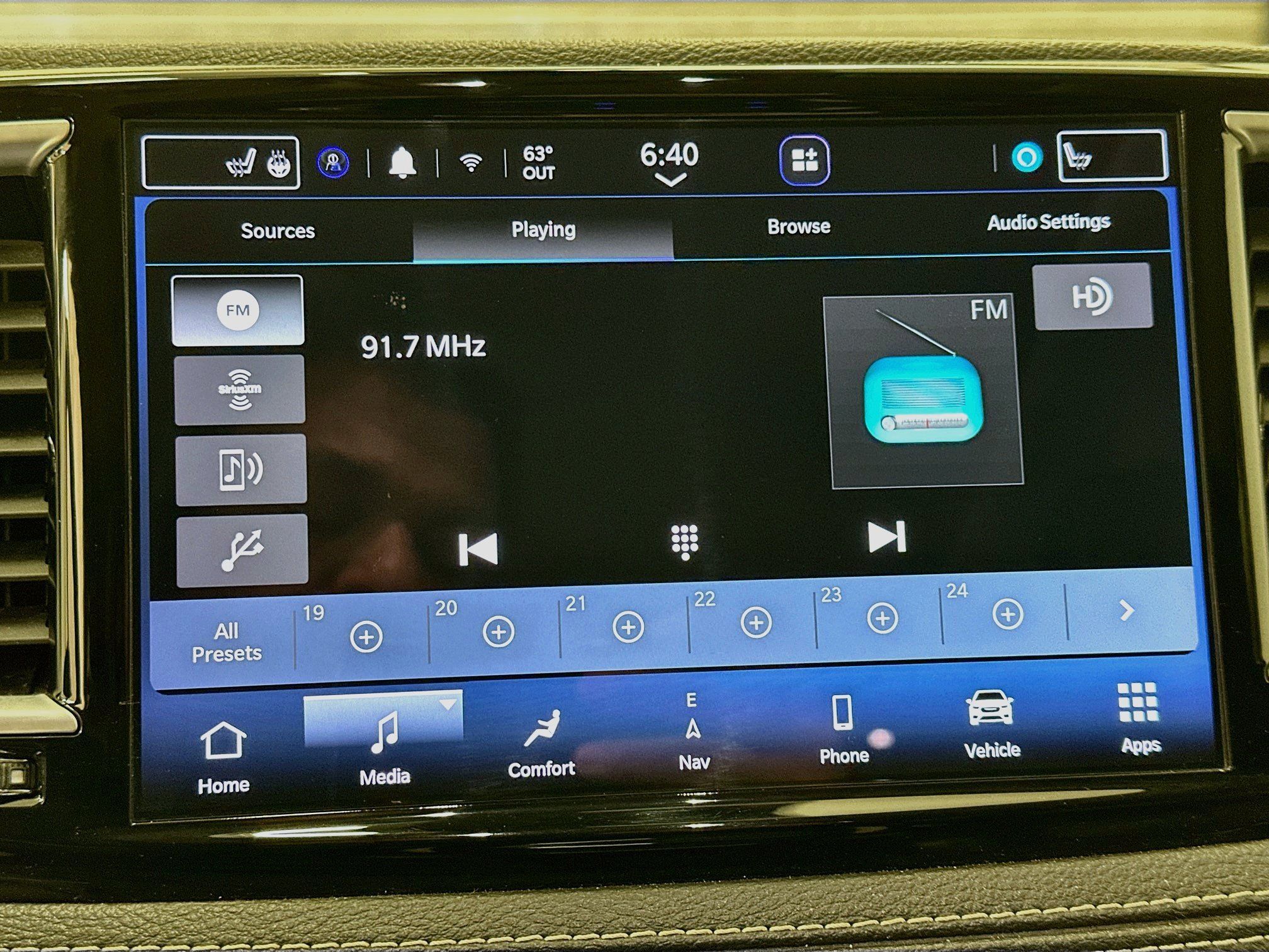 Used 2023 Chrysler Pacifica Limited FWD image 21