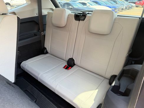 Used 2019 Volkswagen Tiguan SE FWD image 23