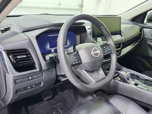 Certified 2025 Nissan Rogue SL AWD/4WD image 11
