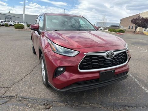 Certified 2021 Toyota Highlander LE image 1