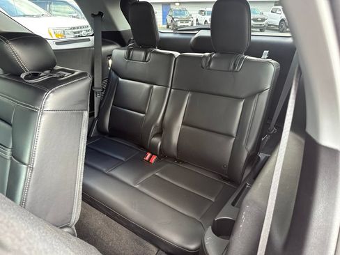 Used 2021 Ford Explorer XLT w/ Equipment Group 202A AWD/4WD image 11