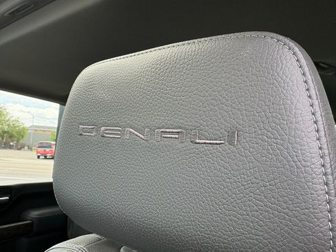 Used 2020 GMC Sierra 2500 Denali w/ Denali Ultimate Package AWD/4WD image 14