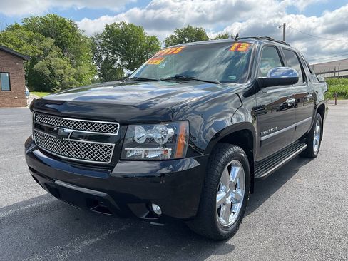 Used 2013 Chevrolet Avalanche LTZ AWD/4WD image 28