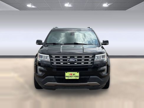 Used 2017 Ford Explorer Limited w/ Equipment Group 301A FWD image 5