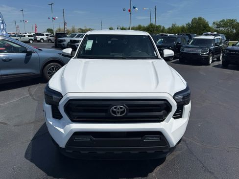 Used 2024 Toyota Tacoma SR5 AWD/4WD image 20