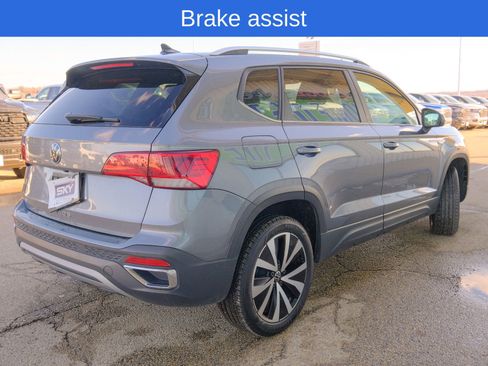 Used 2024 Volkswagen Taos SE image 8