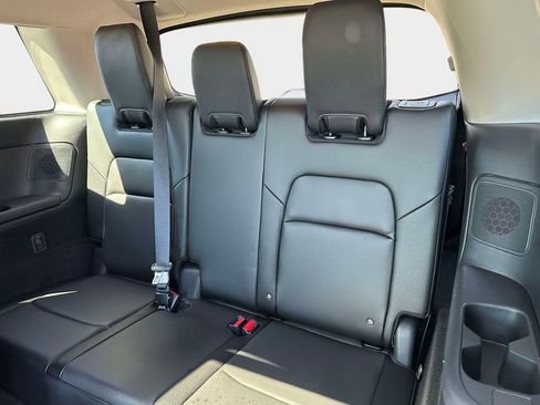 Certified 2025 Nissan Pathfinder SL w/ SL Premium Package image 17