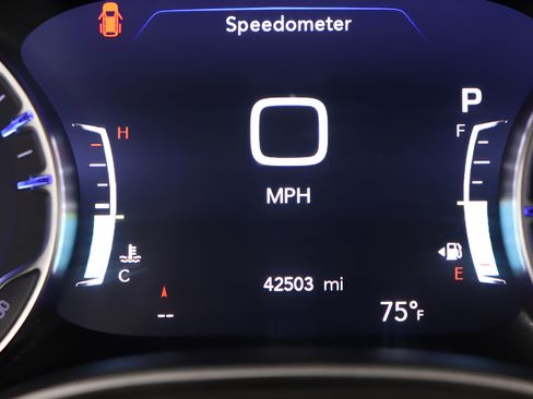 Used 2025 Chrysler Pacifica Select FWD image 13