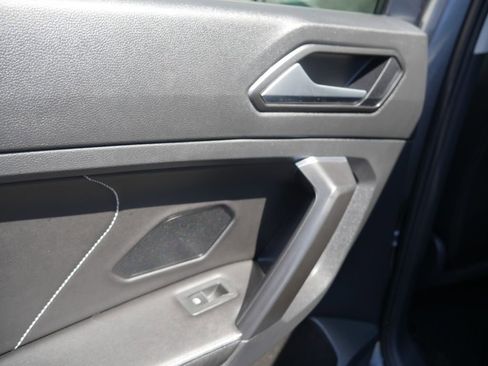 Used 2023 Volkswagen Tiguan SE w/ Panoramic Sunroof Package AWD/4WD image 22