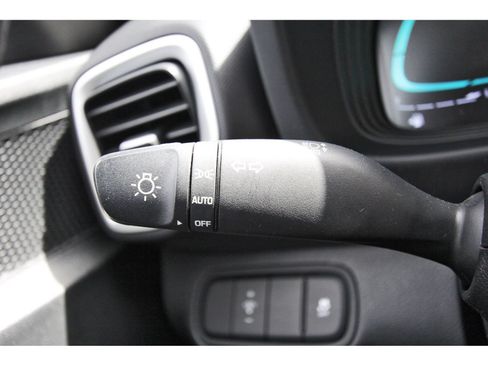 Used 2024 Hyundai Venue SE FWD image 17