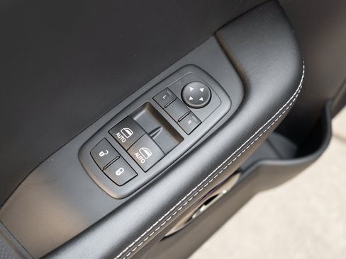 Used 2016 Dodge Challenger SRT Hellcat RWD image 11