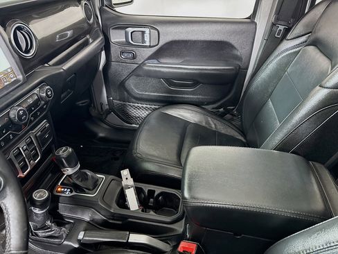 Used 2019 Jeep Wrangler Unlimited Sahara image 22