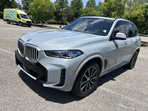Used 2024 BMW X5 sDrive40i w/ Executive Package RWD image 3