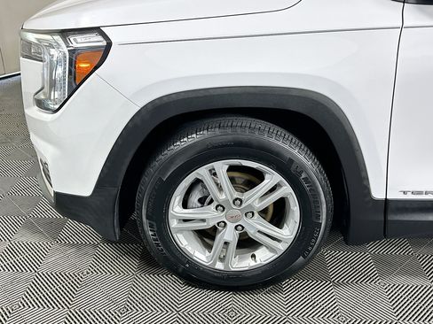 Used 2022 GMC Terrain SLE w/ Driver Convenience Package FWD image 11