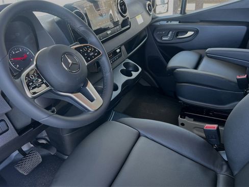 Used 2024 Mercedes-Benz Sprinter 144 Cargo image 9