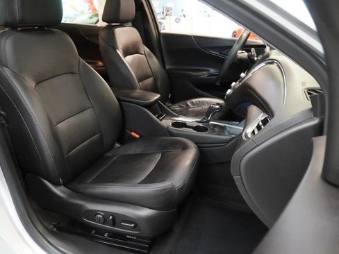 Used 2017 Chevrolet Malibu LT w/ Leather Package FWD image 35