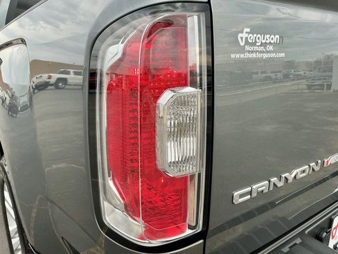 Used 2019 GMC Canyon SLT w/ Trailering Package image 14