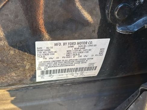 Used 2022 Ford Explorer XLT w/ Equipment Group 202A AWD/4WD image 32