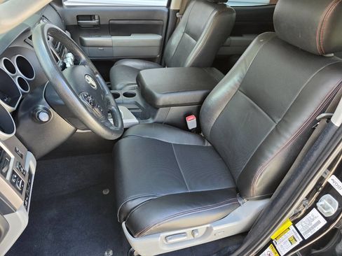 Used 2013 Toyota Tundra 4x4 CrewMax w/ SR5 Pkg image 11