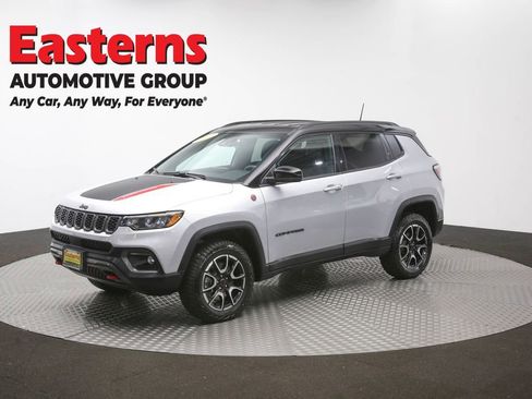 Used 2025 Jeep Compass Trailhawk w/ Trailer Tow Group AWD/4WD image 55