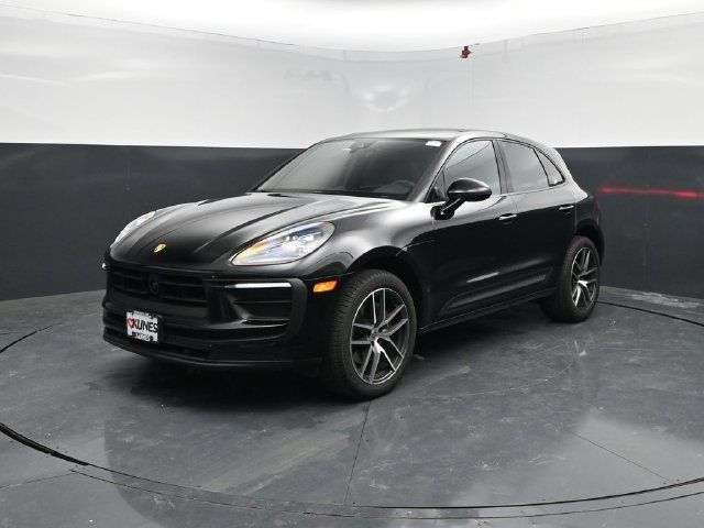 Used 2025 Porsche Macan AWD/4WD image 4