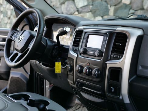 Used 2015 RAM 2500 SLT w/ Popular Equipment Group AWD/4WD image 19
