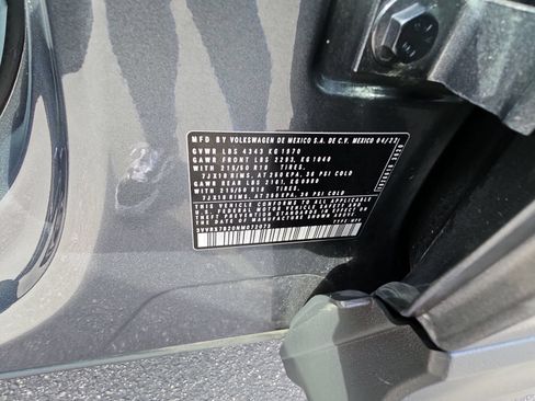 Certified 2022 Volkswagen Taos SE FWD image 35